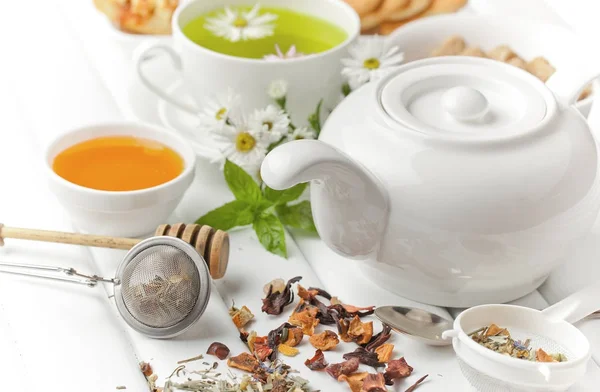 çay sıcak bir içecek olduğunu