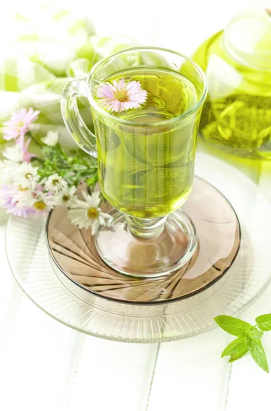 çay sıcak bir içecek olduğunu