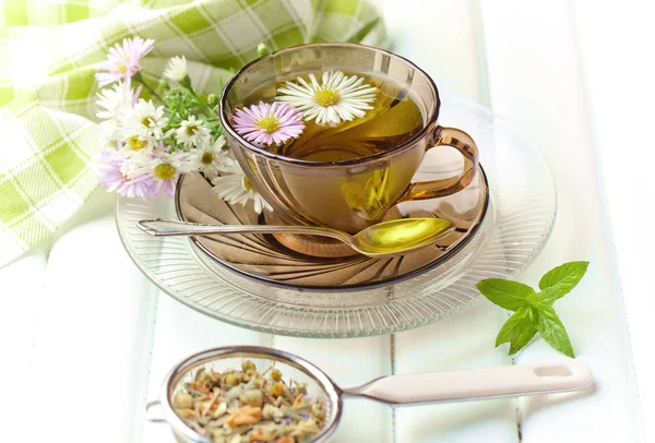 çay sıcak bir içecek olduğunu