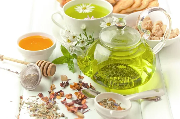 çay sıcak bir içecek olduğunu