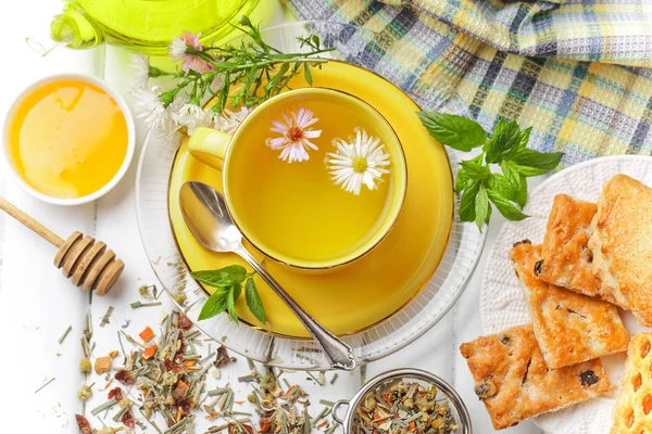 çay sıcak bir içecek olduğunu