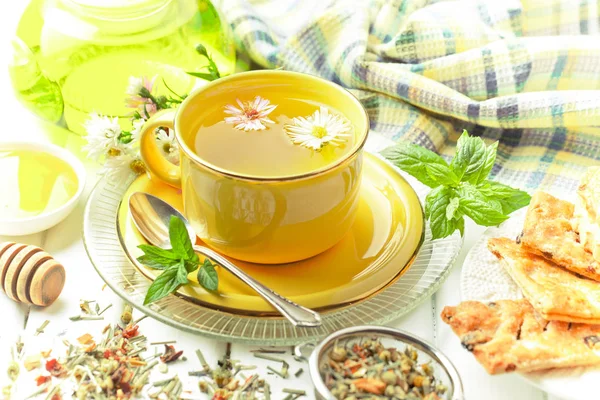 çay sıcak bir içecek olduğunu