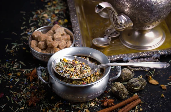 çay sıcak bir içecek olduğunu