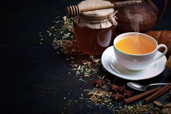 çay sıcak bir içecek olduğunu