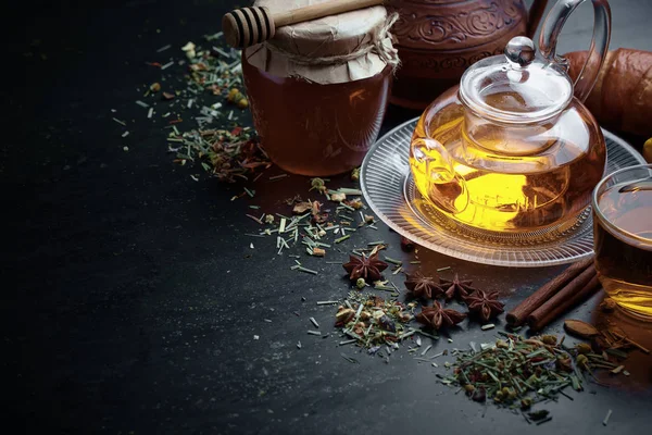 çay sıcak bir içecek olduğunu