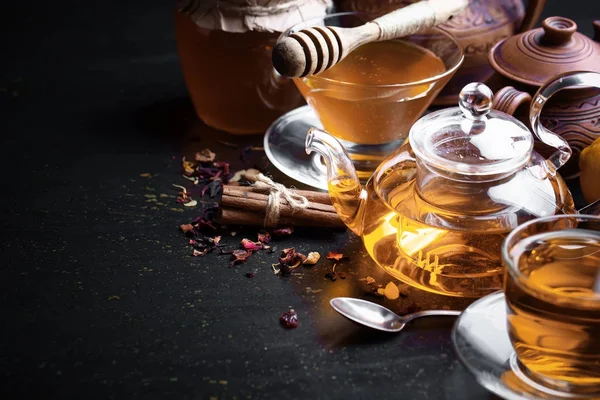 çay sıcak bir içecek olduğunu