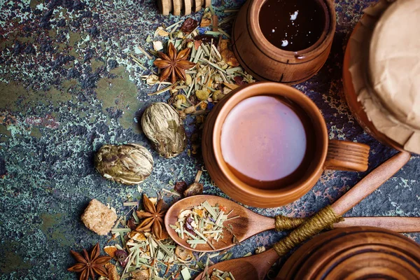 çay sıcak bir içecek olduğunu