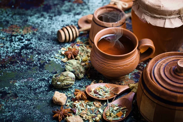 çay sıcak bir içecek olduğunu