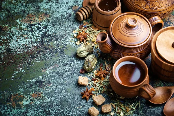 çay sıcak bir içecek olduğunu