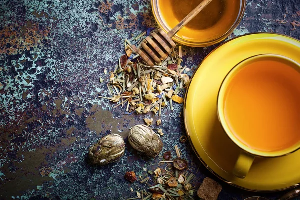 çay sıcak bir içecek olduğunu