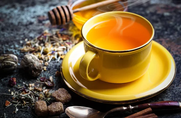 çay sıcak bir içecek olduğunu