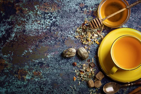 çay sıcak bir içecek olduğunu