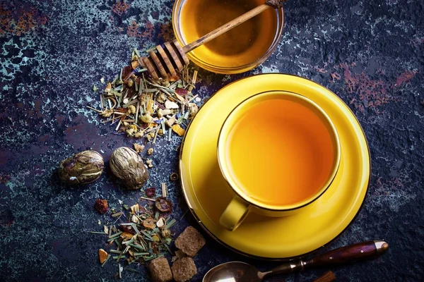 çay sıcak bir içecek olduğunu