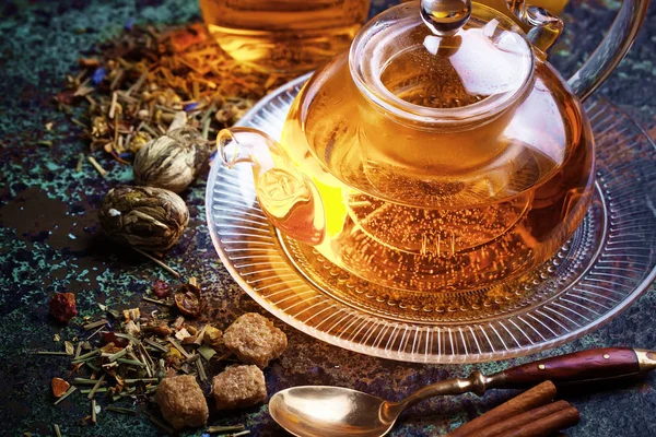 çay sıcak bir içecek olduğunu