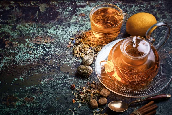 çay sıcak bir içecek olduğunu