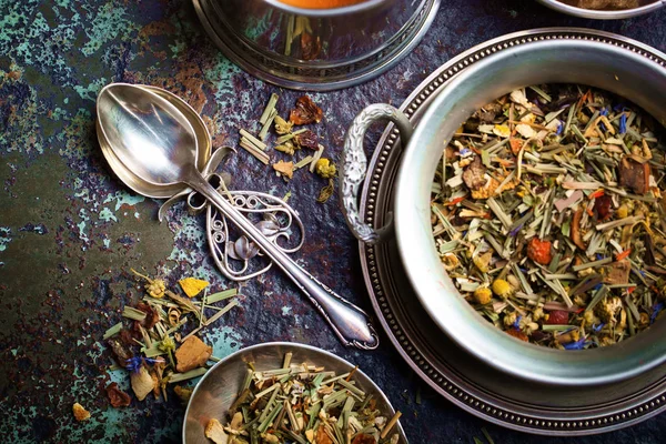 çay sıcak bir içecek olduğunu