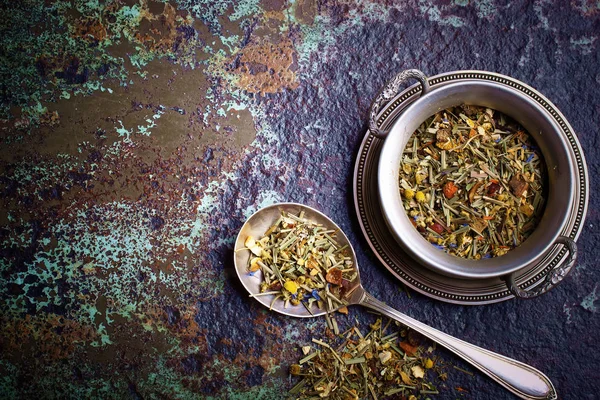 çay sıcak bir içecek olduğunu