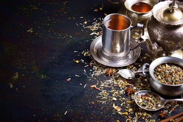 çay sıcak bir içecek olduğunu