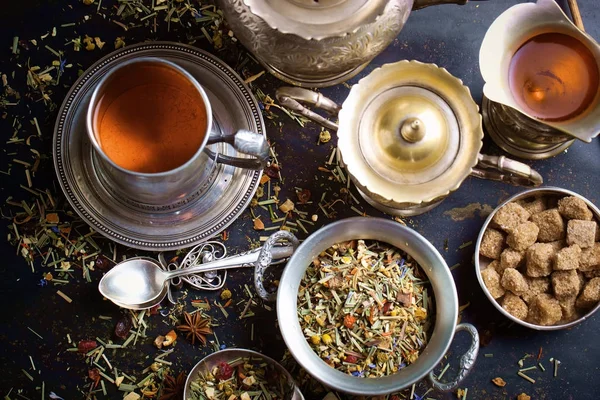 çay sıcak bir içecek olduğunu