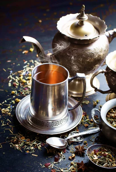 çay sıcak bir içecek olduğunu