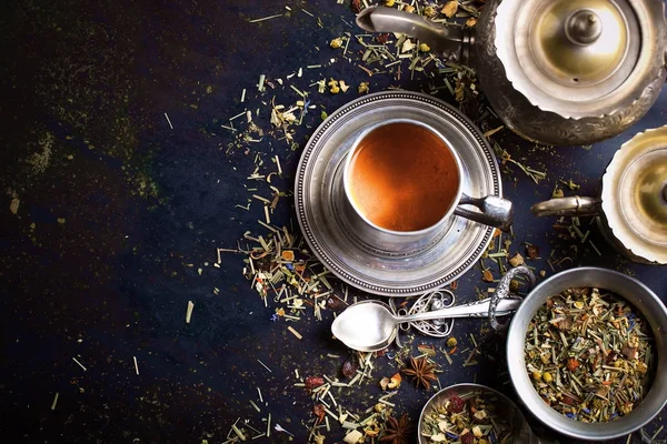 çay sıcak bir içecek olduğunu