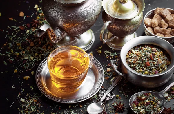 çay sıcak bir içecek olduğunu