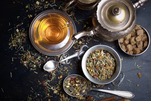 çay sıcak bir içecek olduğunu