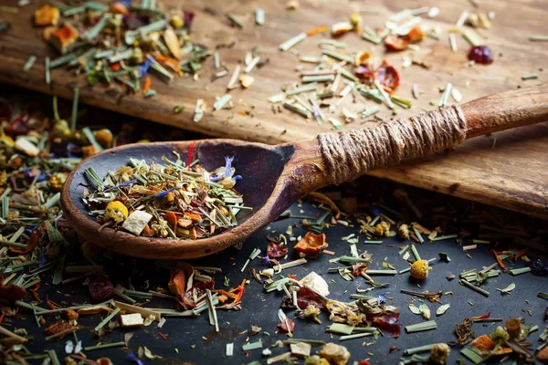 çay sıcak bir içecek olduğunu