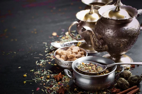 çay sıcak bir içecek olduğunu