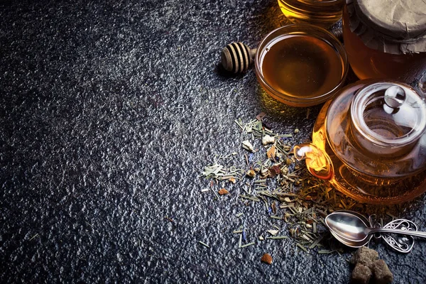 çay sıcak bir içecek olduğunu