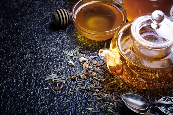 çay sıcak bir içecek olduğunu