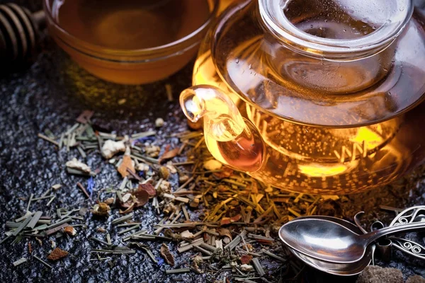 çay sıcak bir içecek olduğunu