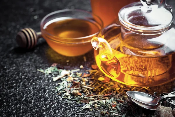 çay sıcak bir içecek olduğunu