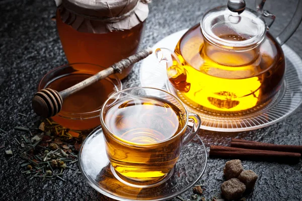 çay sıcak bir içecek olduğunu