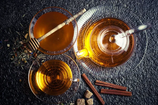 çay sıcak bir içecek olduğunu