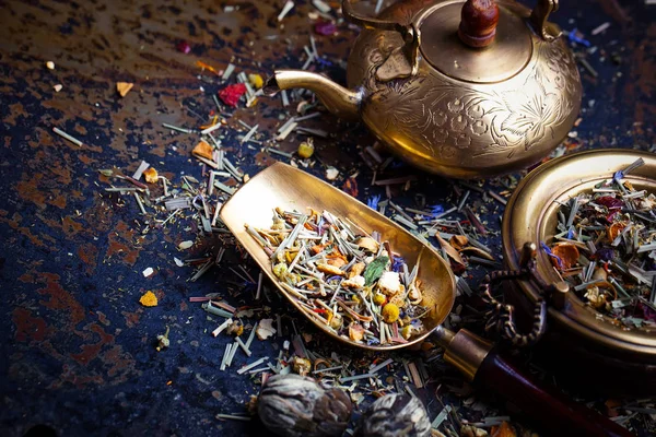 çay sıcak bir içecek olduğunu