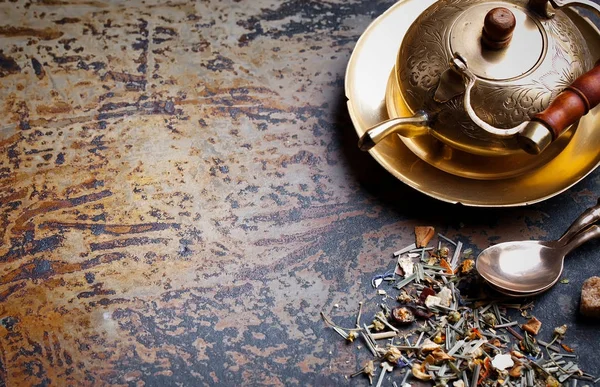 çay sıcak bir içecek olduğunu