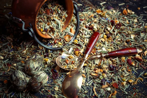 çay sıcak bir içecek olduğunu