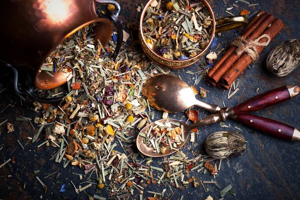 çay sıcak bir içecek olduğunu