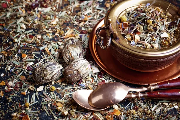 çay sıcak bir içecek olduğunu