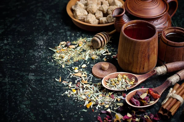 çay sıcak bir içecek olduğunu