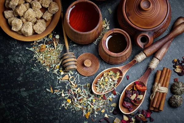 çay sıcak bir içecek olduğunu