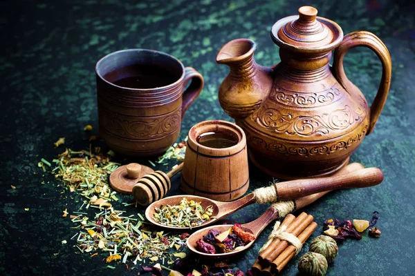 çay sıcak bir içecek olduğunu