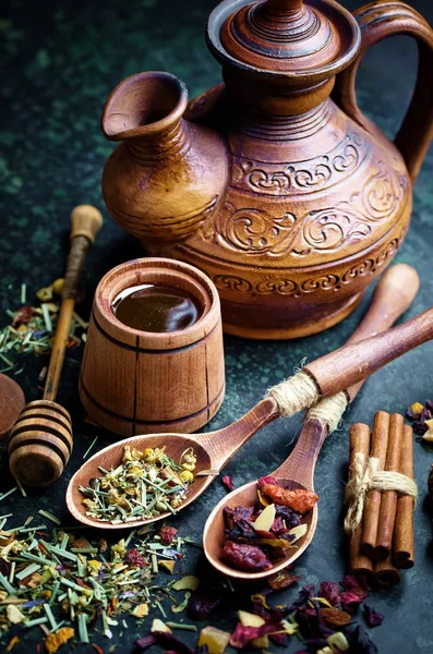 çay sıcak bir içecek olduğunu