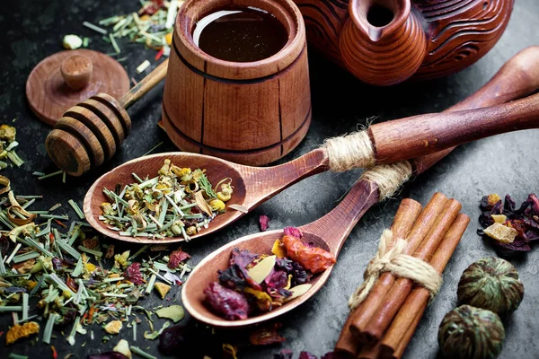 çay sıcak bir içecek olduğunu