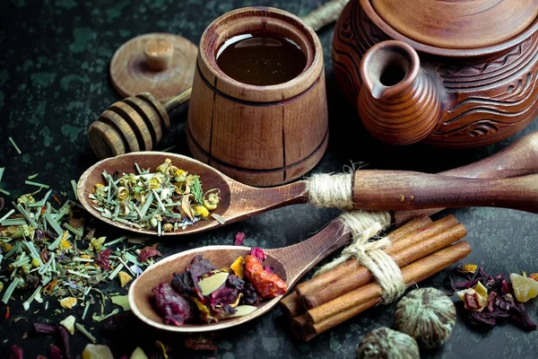 çay sıcak bir içecek olduğunu