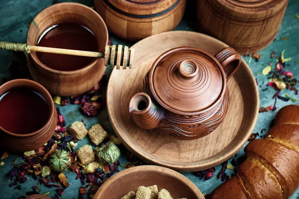 çay sıcak bir içecek olduğunu