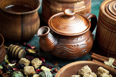 çay sıcak bir içecek olduğunu