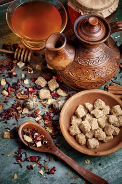 çay sıcak bir içecek olduğunu