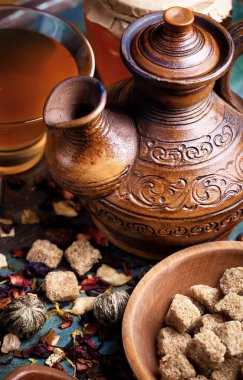 çay sıcak bir içecek olduğunu